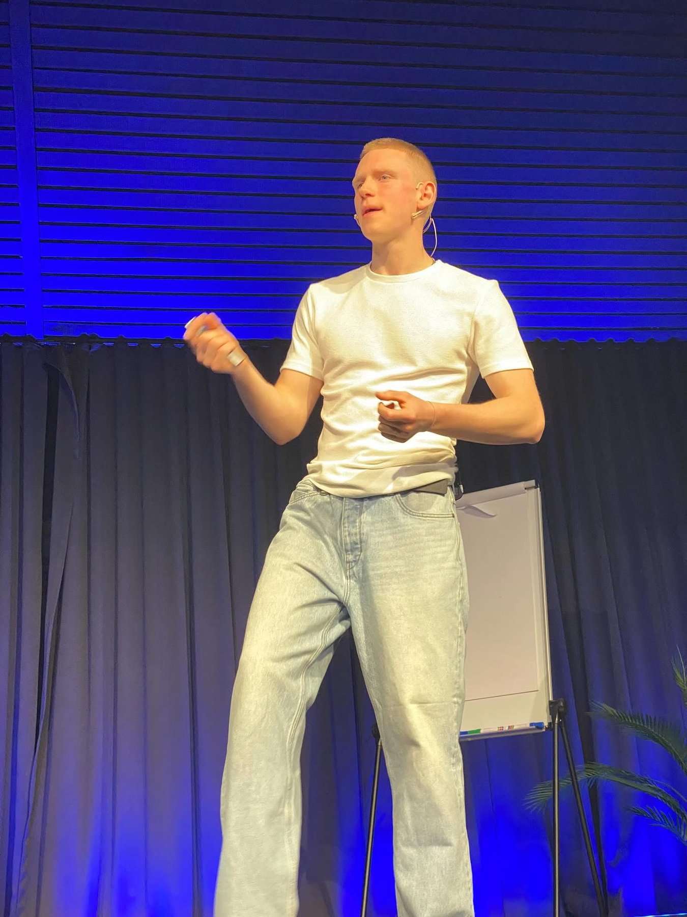 Celebrating a win on stage - About EasyAz